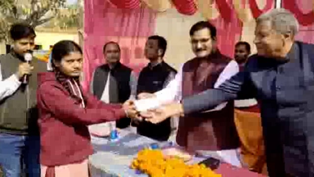 रुद्रपाल इण्टर कॉलेज, लटेरा में बोर्ड परीक्षा के पूर्व अयोजित विदाई समारोह में मुख्य अतिथि के रूप के शामिल हुए पूर्व बेस