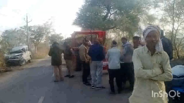 सोंख कुभ्हेर रोड पर कार व ट्रैक्टर में हुई आमने-सामने की जबरदस्त भिड़ंत कार के उड़े परखच्चे चालक हुआ गंभीर रूप से घायल