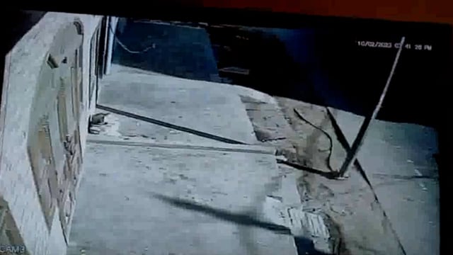 मथुरा में बुजुर्ग की लाठी-डंडों से पिटाई का देखें सीसीटीवी लाइव वीडियो घर से खींचकर किस तरह तबाह तोड़ की मारपीट