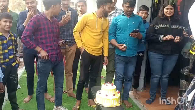 माट  में राया रोड पर हुआ जिम का उद्घाटन  काटा केक