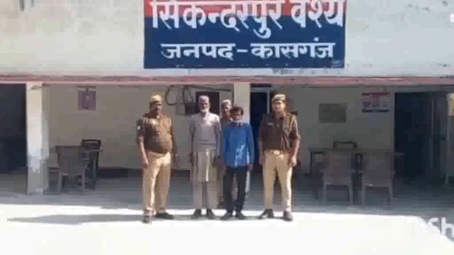 थाना सिकंदरपुर वैश्य पुलिस ने गैंगस्टर एक्ट में वांछित दो शातिर अभियुक्तों को बहरोजपुर चौराहे से किया गिरफ्तार