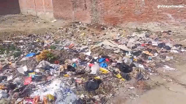 चारों तरफ फैली है गंदगी
