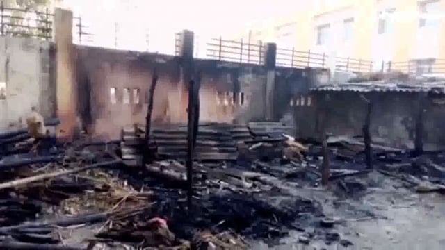 शॉर्ट सर्किट से लगी झोपड़ी में आग लाखों का हुआ नुकसान