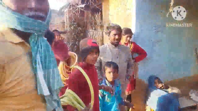 भटक कर एक वृद्ध महिला पहुंची फुल्लीडुमर गांव अपना घर बता रही इनरवा