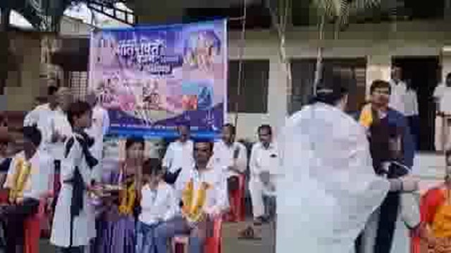 व्हॅलेंटाईन डेच्या विरोधात शहरात विध्यार्थ्यांनी केला मातृ पित्र दिवस साजरा