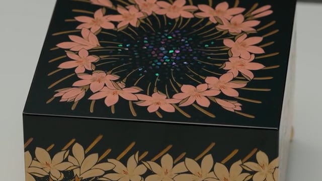 Maki-e Box with White Rain Lily Design
