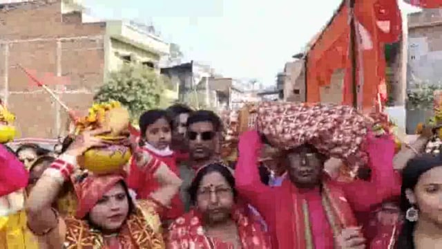 संग्रामगढ़ में श्रीमद्भगवतगीता कथा का शुभारम्भ, गाजे बाजे के साथ निकली भव्य कलश यात्रा