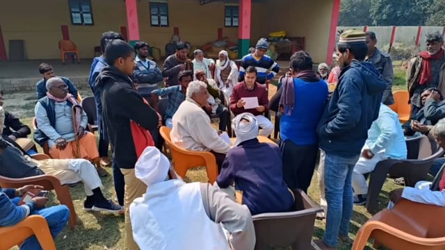 इटवा स्थित अपने आवास पर क्षेत्र की आई हुई जनता जनार्दन की विधायक माता प्रसाद पांडे ने सुनी समस्या