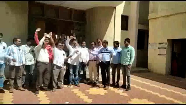 पंचायत समिती आटपाडी मधील लिपिक वर्गीय कर्मचाऱ्यांनी बक्षी समितीचा केला निषेध