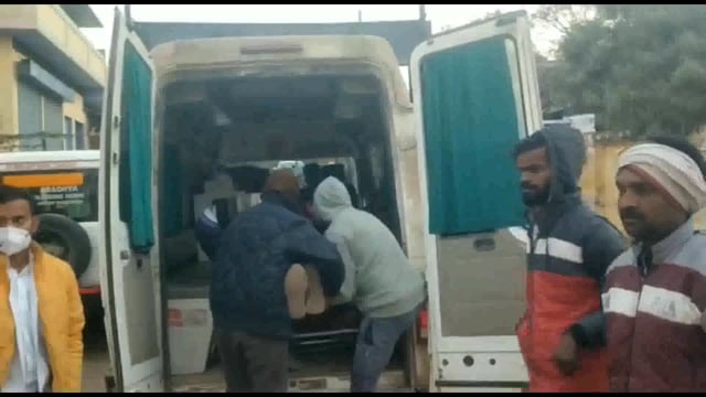 छनिहा डेरा के पास में बाइक सवार युवक को अज्ञात वाहन वाले ने मारी टक्कर,108 एम्बुलेंस से अस्पताल में भर्ती