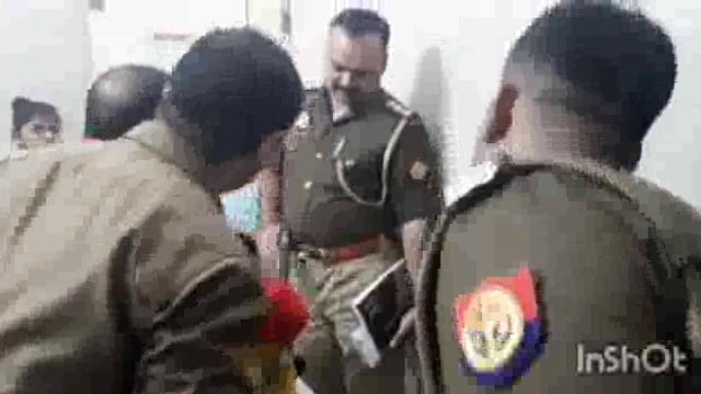 वृंदावन में  बाइक सवार दंपति को मारी गोली हालत गंभीर आगरा रेफर