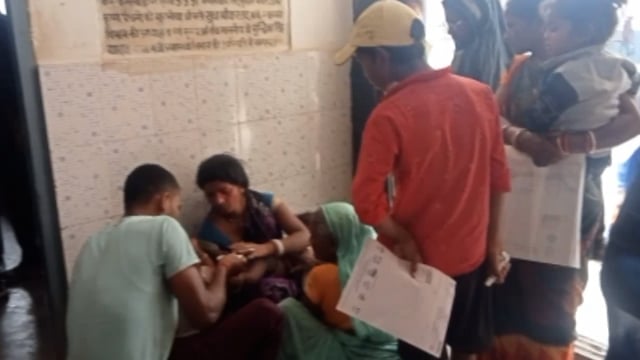 बादशाहगंज गांव में अलाव की आग से झुलस कर 1 वर्षीय बच्चा गंभीर रूप से हुआ जख्मी