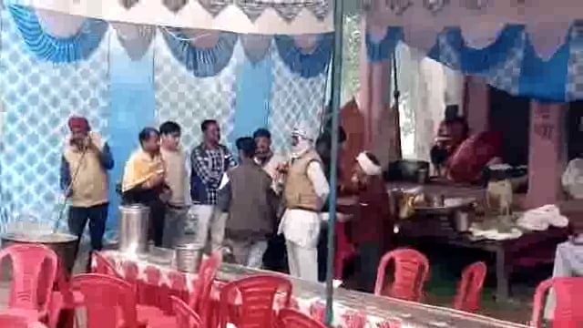 गंगाजल लेकर नाचते, गाते, झूमते, बम बम भोले के जयघोष के साथ गंतव्य की ओर बढ़ रहे हैं कांवरियों के कदम