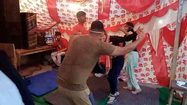 क्षेत्र के गांव शिवाला में डॉक्टर गणेशपुर वालों के यहां कांवरिया झूम तेनजर आ रहे हैं