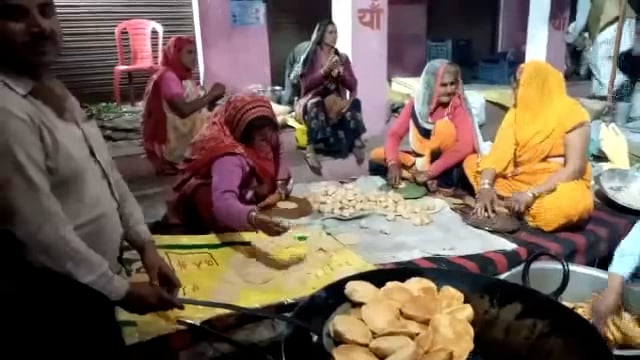 जब कांवरियों की सेवा को उठे हाथ 