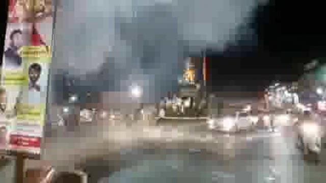 छत्रपती शिवाजी महाराज चौक येथे शिंदे शिवसेना गटाच्या कार्यकर्त्यांचा फटाके फोडून जल्लोष साजरा