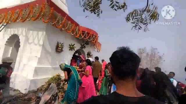 महाशिवरात्रि पर्व को लेकर फुलीडूमर कुसुमानाथ शिव मंदिर सहित प्रखंड केसभी शिवालयों में पूजाअर्चना को उमड़ी भक्तों की भीड़