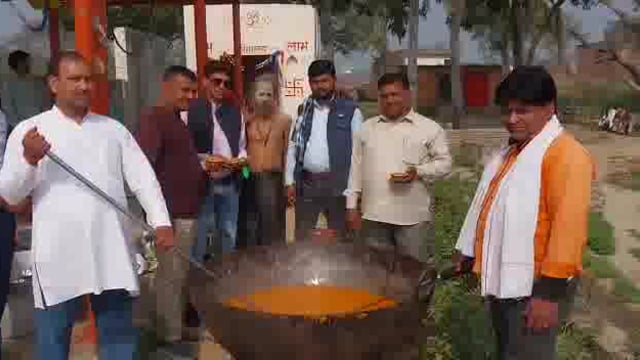 महाशिवरात्रि के पावन पर्व पर श्री श्री 108 बाबा बुद्ध मुनि आश्रम पर हुआ हलवा का प्रसाद वितरण कार्यक्रम.