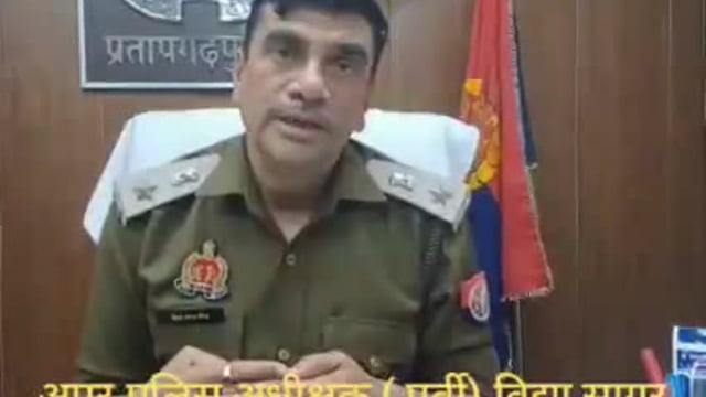 व्यापारी की दुकान समक्ष बमबारी प्रकरण में ग्यारह देशी बम के साथ चार अभियुक्त गिरफ्तार
ASP ( E ) विद्या सागर मिश्र बाइट