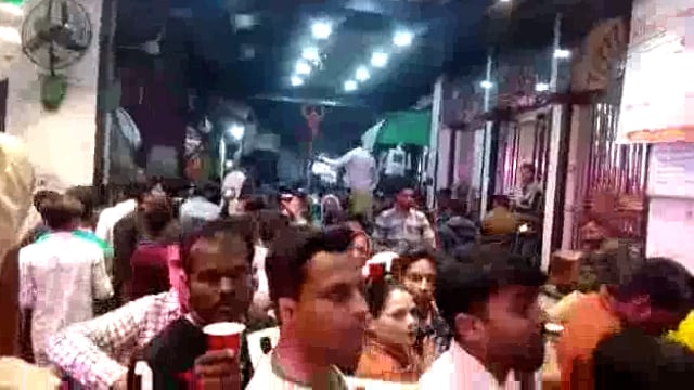 *शिवरात्रि के पावन पर्व पर उमड़ा श्रद्धालुओ का जनसैलाब*
*ख़बर कानपुर के परमट घाट बाबा अनेंदेश्वर धाम की* 