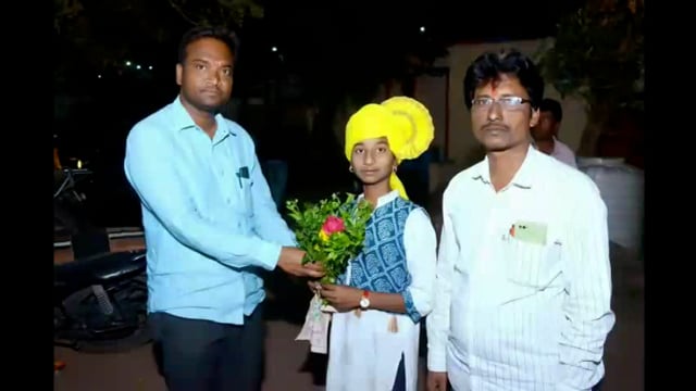 मंगेश रणदिवे मित्र परिवार व कला विश्व उद्योग समूह यांच्या वतीने गुणवंत विद्यार्थ्यांचे अभिनंदन