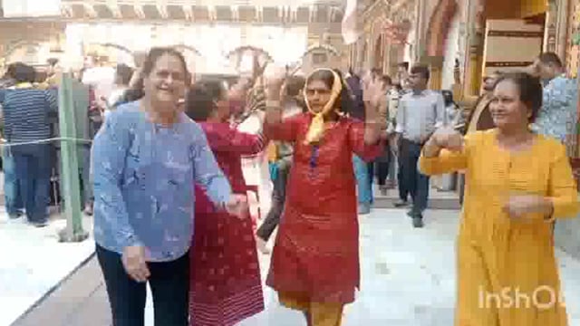 मथुरा ब्रज मंडल में होली पर्व की धूम मची श्री द्वारकाधीश मंदिर में मनाई गई होली