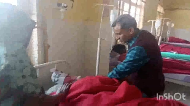 कुट्टू के पकोड़े खाने से हुई फूड प्वाइजनिंग एक दर्जन लोगों को जिला अस्पताल में कराया भर्ती