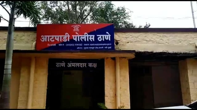 दिघंची मध्ये किराणा दुकानाच्या शटर चे कुलूप तोडून चार लाख रुपयाची चोरी