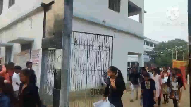 प्लस टू उच्च विद्यालय फुल्लीडुमर मैट्रिक परीक्षा केंद्र पर मंगलवार को आयोजित दोनों पाली की परीक्षा शांतिपूर्ण संपन्न