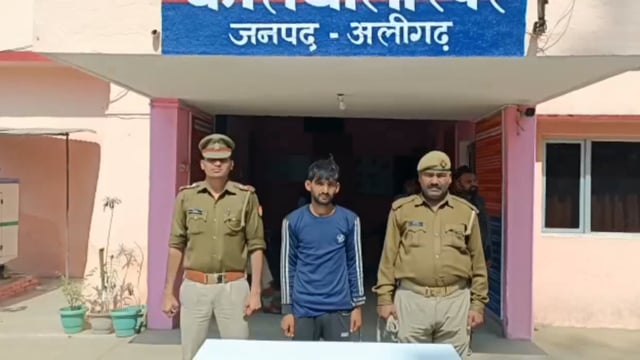खैर पुलिस ने एक वांछित अभियुक्त को सोमना तिराहे से किया गिरफ्तार भेजा जेल