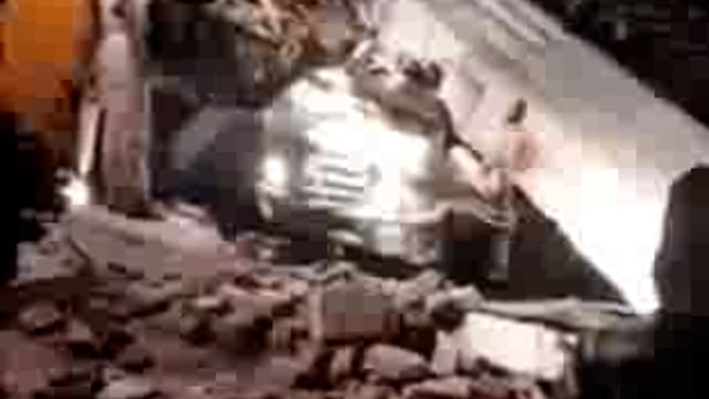 डंफर केबिन पर गेट गिरने से दो की मौत, डंफर का हाइड्रोलिक चेक करते समय हुआ हादसा
सूचना पर पहुंची संग्रामगढ़ पुलिस