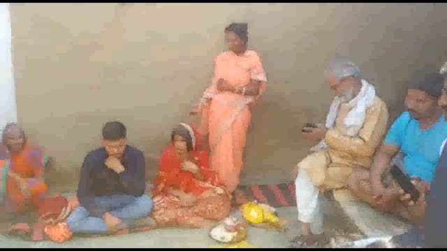 प्रखंड क्षेत्र के छोटी जानकीपुर गांव में पंचायत प्रतिनिधियों ने प्रेमी युगल की कराई शादी