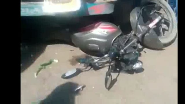 पैलानी डेरा में ट्रक वाले ने बाइक सवार को मारी टक्कर,बाइक सवार अस्पताल में भर्ती