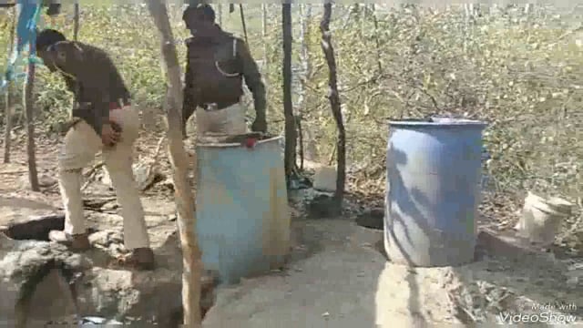 परना डाबर पुलिस ने मढ़ी के बराह जंगल में दो महुआ शराब की संचालित भठी को किया ध्वस्त