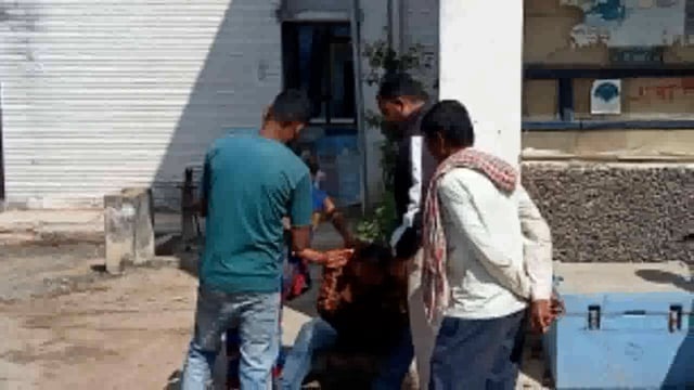 अमरपुर शहर के डुमरामा वार्ड नंबर 4 में घरेलू विवाद में 45 वर्षीय व्यक्ति ने खाया कीटनाशक दवाई