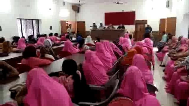 आयुष्मान कार्ड एवं कायाकल्प से संबंधित जिला पंचायत अधिकारी मथुरा ने विकासखंड राया के सभागार में ली बैठक 