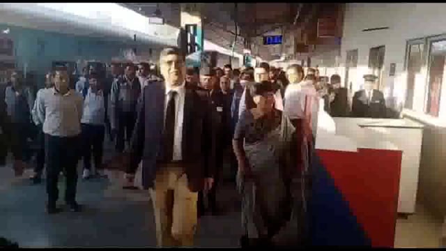 पूर्वोत्तर रेलवे के जीएम ने किया मथुरा छावनी स्टेशन का निरीक्षण अमृत भारत स्टेशन के तहत होगा स कायाकल्प#