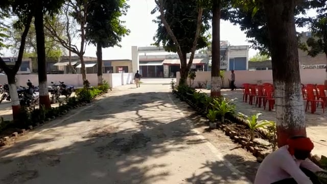 प्रतापगढ़ जनपद के मांधाता थाना परिसर व कार्यालय का हुआ कायाकल्प,रंग बिरंगे फूलों के गमले से व फूलों से सजा थाना परिसर।