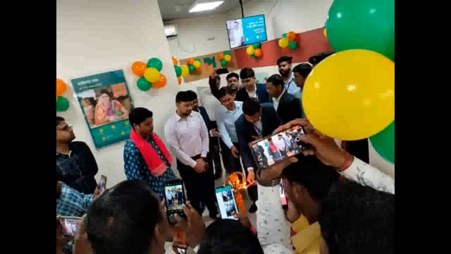 उज्जीवन स्मॉल फाइनेंस बैंक शाखा का डीएम ने किया उद्घाटन 