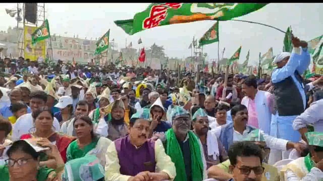 पूर्णिया रंगभूमि मैदान में महारैली को लेकर महागठबंधन की उमरी भारी भीड़