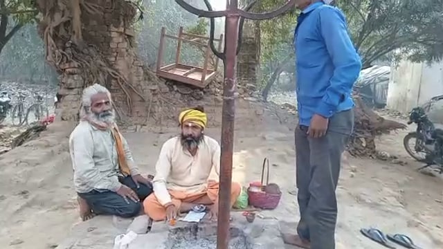 वजीरगंज के बाल्हाराई स्थित सिध्द पीठ बाबा बालेश्वर नाथ मदिर पर आज सैकड़ो श्रद्धालुओ ने किया जलाभिषेक 