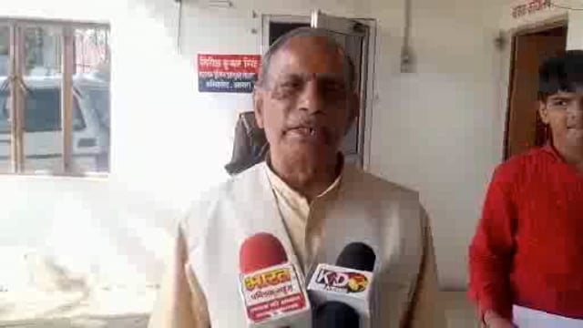 आगरा। जनपद आगरा के
थाना लोहामंडी क्षेत्र में बनी पारस पल्स बिल्डिंग के बिल्डर मुकेश जैन की दबंगई