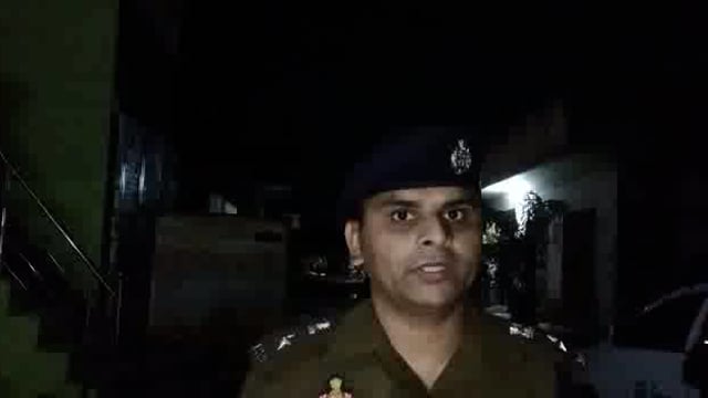 आगरा: जनपद आगरा मे थाना सदर के बुंदू कटरा चौकी क्षेत्र में मनोहर शर्मा नामक व्यक्ति की गोली मारकर की गई हत्या ।


