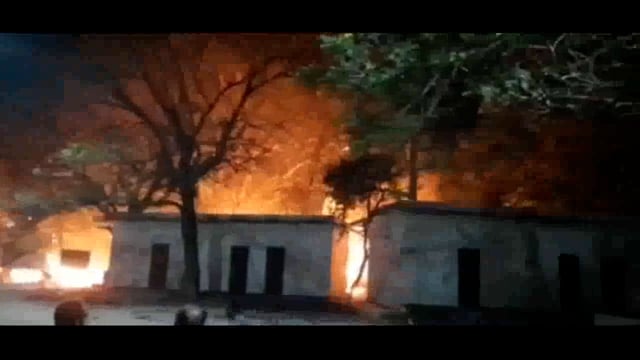 मंदार पर्वत के निचे अगलगी की घटना में लाखों की क्षति; 
गैस सिलेंडर फटने से बाल बाल बचे बच्चे और अन्य लोग
