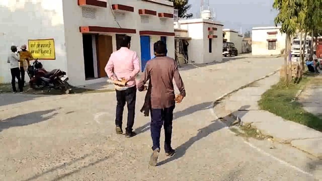 पैसे न देने पर ग्राम प्रधान ने दिव्यांग को नहीं दिया आवास योजना का लाभ#Prayagraj 