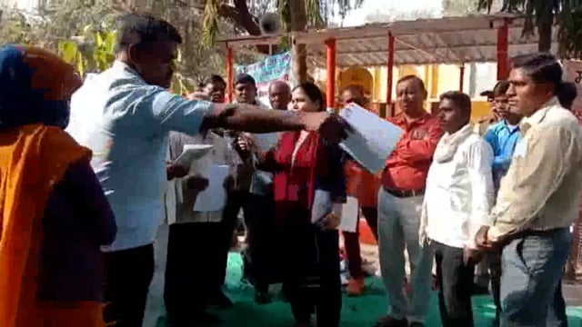 मजदूरों ने जसरा ब्लॉक मुख्यालय पर किया धरना प्रदर्शन#Prayagraj 