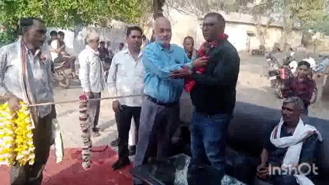 मथुरा के माट वीआईपी बंगला में बनवारी लाल मेठ के सेवानिवृत्त होने पर विदाई समारोह का आयोजन किया गया