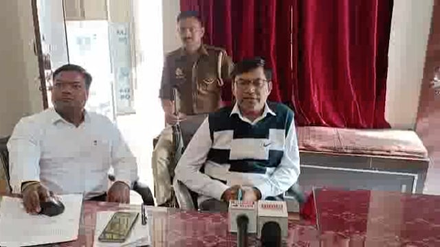 *आगरा ब्रेकिंग*


आगरा: जनपद आगरा के शमशाबाद क्षेत्र में बेसिक शिक्षा अधिकारी निकले फ्लाइंग स्कॉट टीम के साथ,

