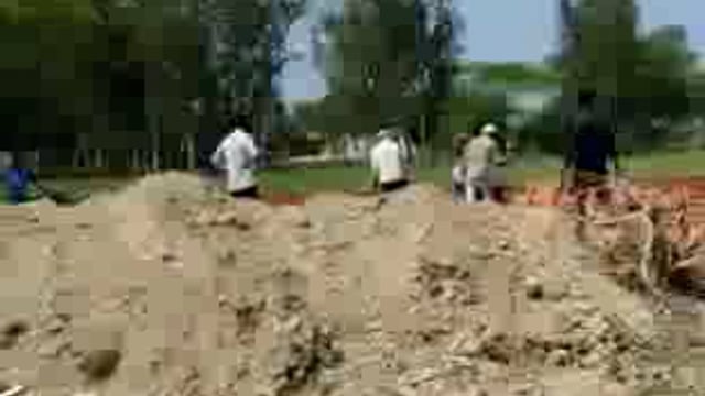 किसानों के रास्ते की जमीन पर जबरन बाहरी व्यक्तियों को बुलाकर निर्माण करने का आरोप, 
थाना मानिकपुर पुलिस ने लंबित रखा 