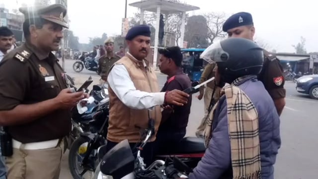 इटवा सहित जिले में यातायात नियमों का उल्लंघन करने वाले 53 वाहनों से पुलिस में वसूल किया ₹56500 का शमन शुल्क